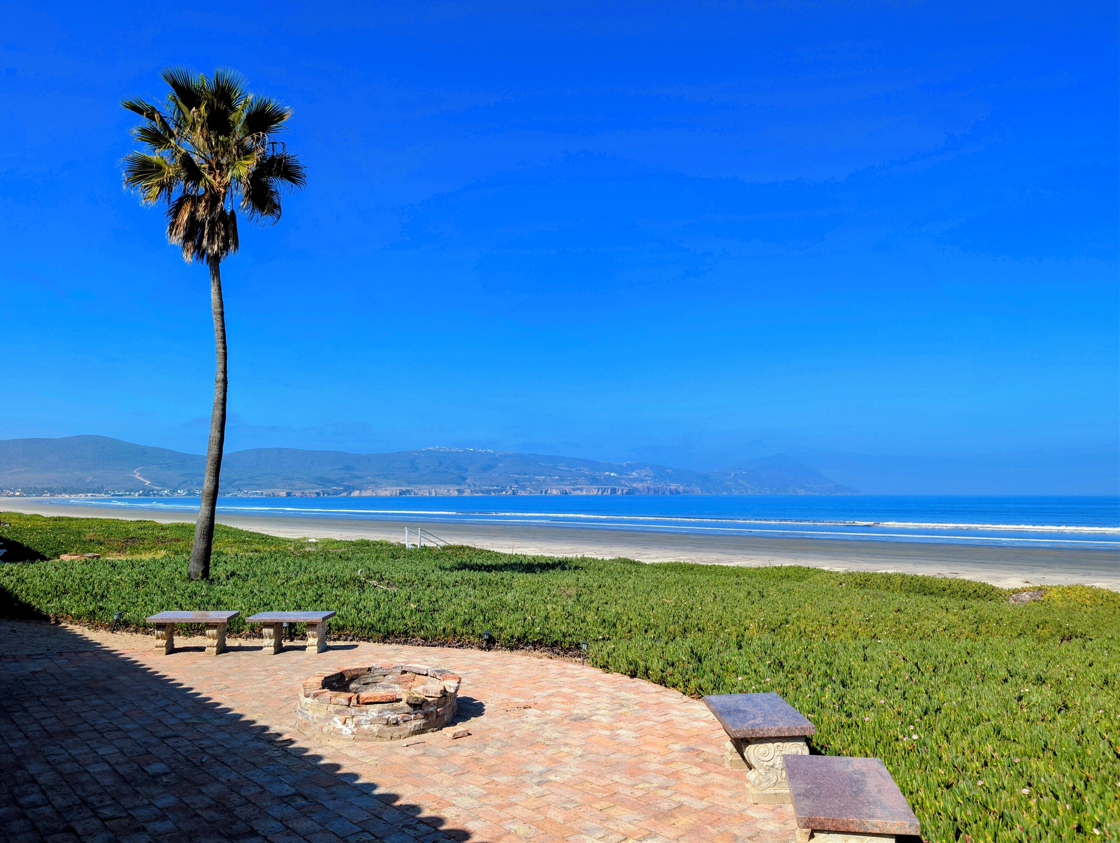 Plage, chaises longues
