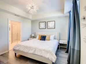 3 chambres, fer et planche à repasser, lit de bébé portatif