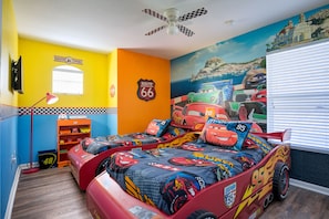 5 chambres, lit avec matelas en mousse à mémoire