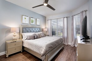 5 Schlafzimmer, Betten mit Memory-Foam-Matratzen, Bügeleisen/Bügelbrett