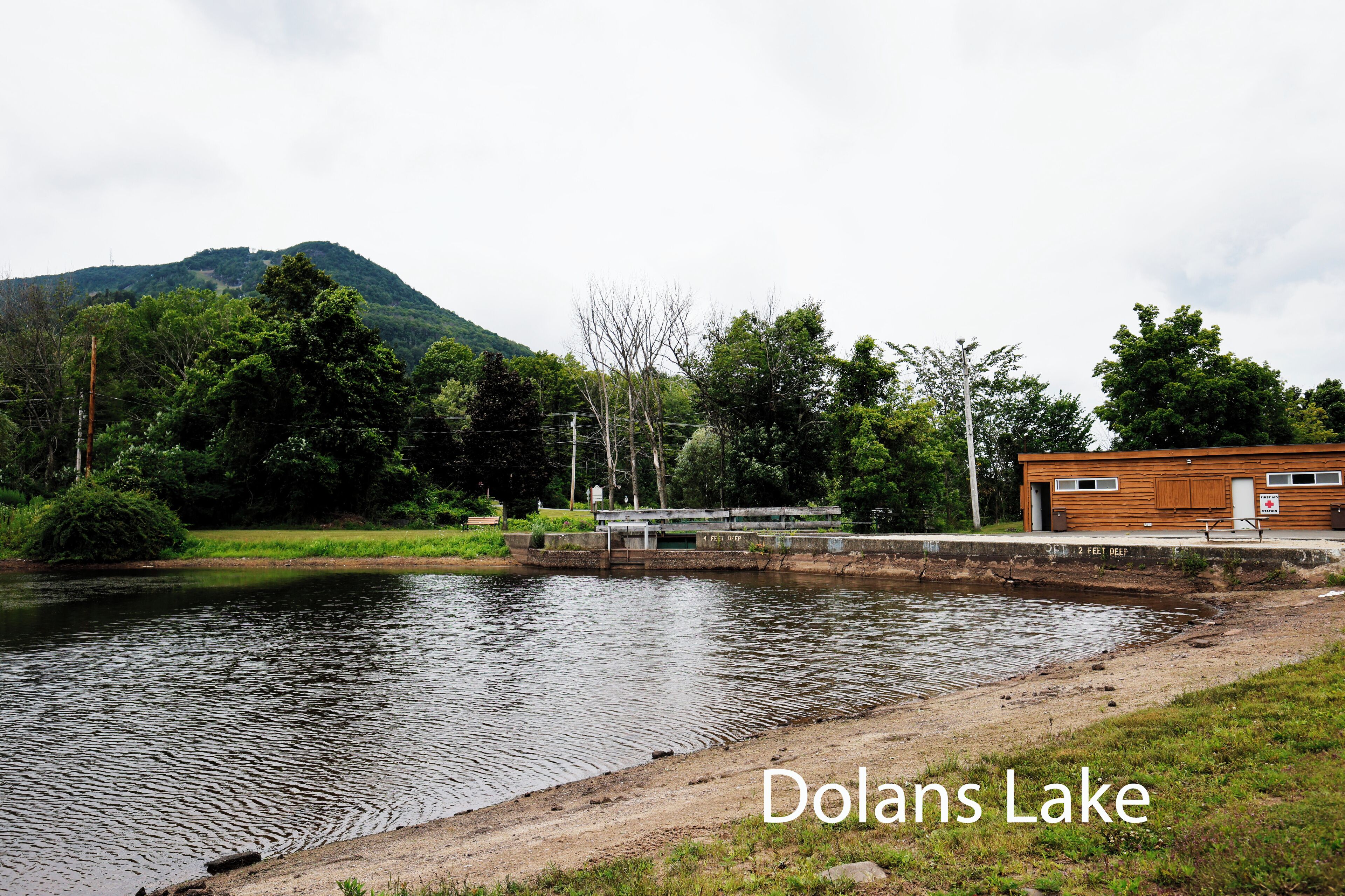  Log Home with outdoor hotube Walking distance to Hunter MT