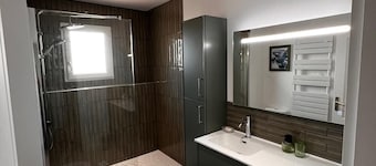 Stilig moderne villa med privat basseng i pittoreske Trebes, i nærheten av Carcassonne