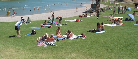 Camastros y toallas de playa