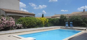 Piscina a l'aire lliure i piscina climatitzada 