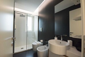 Shower, hair dryer, bidet - apARTments Sperlonga_m2 (Sperlonga)