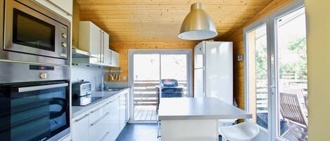 ثلاجة، ميكروويف، فرن، موقد طهي مسطح