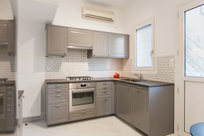 Fridge, microwave, oven, dishwasher - High End BrandNew Amazing Apartment/Ideal location (Athina)