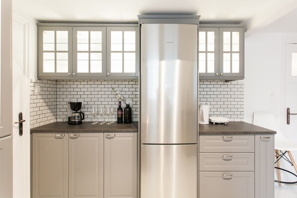 Fridge, microwave, oven, dishwasher - High End BrandNew Amazing Apartment/Ideal location (Athina)