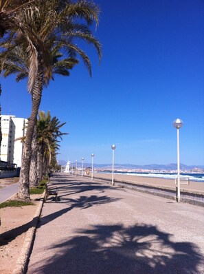 Beach nearby, sun-loungers, beach towels