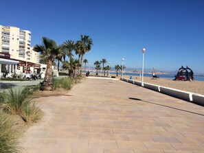 Beach nearby, sun-loungers, beach towels