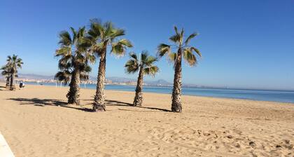 AIR CONDITIONING, FREE WIFI, NE TFLIX, ONLY 2 MINUTES BEACH