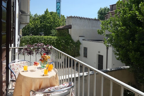 'Palazzo Rossi' Apartment 1A in the old town with balcony, FREE PARKING and WiFi