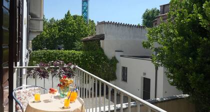 'Palazzo Rossi' Apartment 1A dans la vieille ville avec balcon, parking gratuit et WiFi