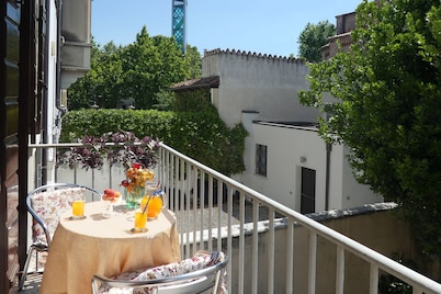 'Palazzo Rossi' Apartment 1A in the old town with balcony, FREE PARKING and WiFi