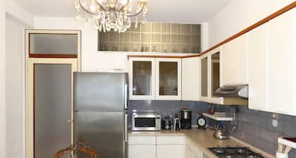 'Palazzo Rossi' Apartment 1A dans la vieille ville avec balcon, parking gratuit et WiFi