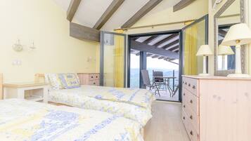3 bedrooms, in-room safe, iron/ironing board, travel crib