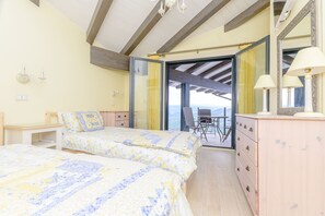 3 bedrooms, in-room safe, iron/ironing board, travel crib