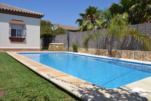 Outdoor pool - Villa with private pool in Pinar de los Franceses (WIFI) (Chiclana De La Frontera)