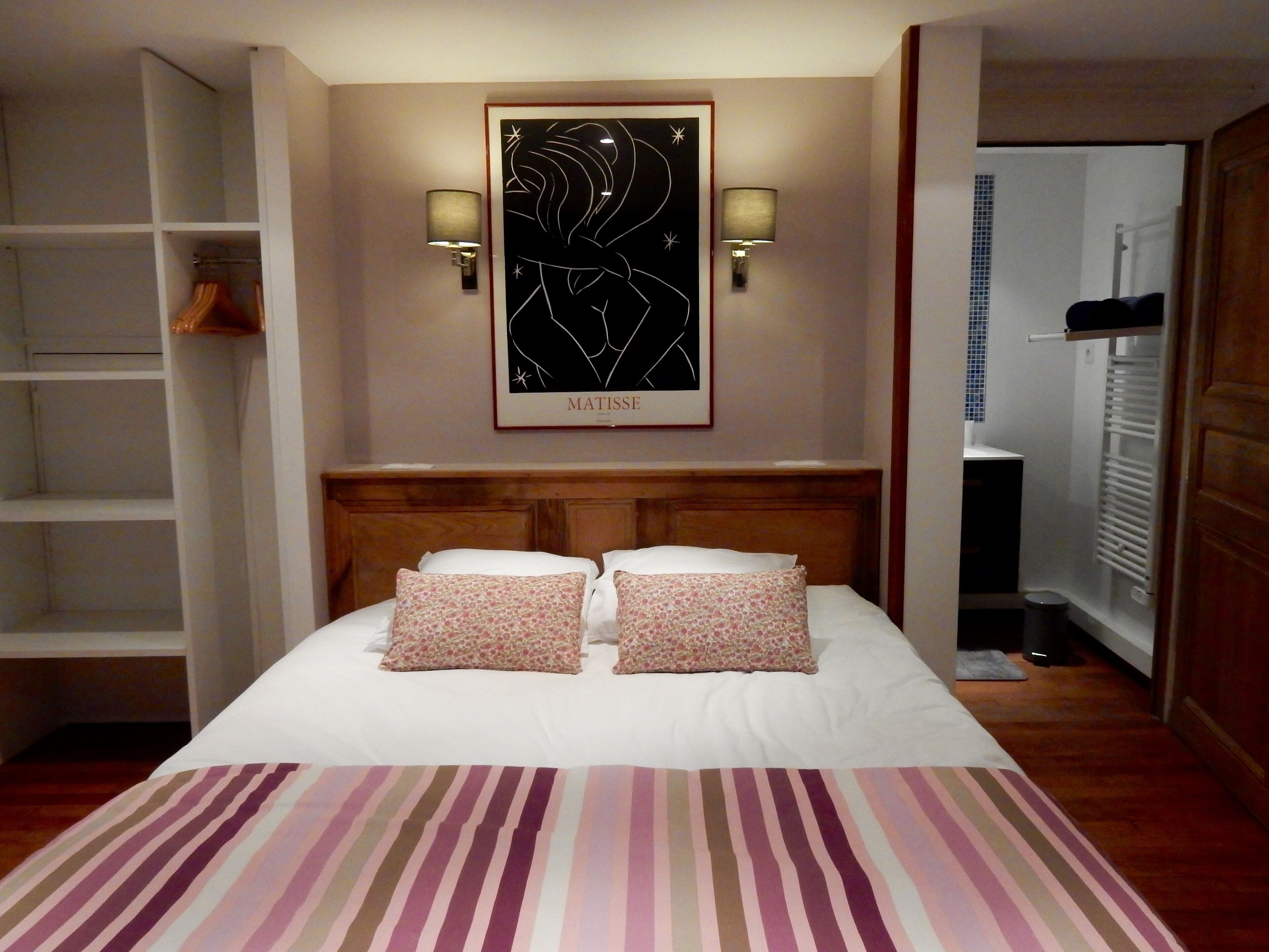 2 bedrooms, soundproofing, iron/ironing board, free WiFi
