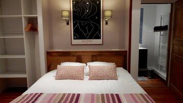 2 bedrooms, soundproofing, iron/ironing board, free WiFi