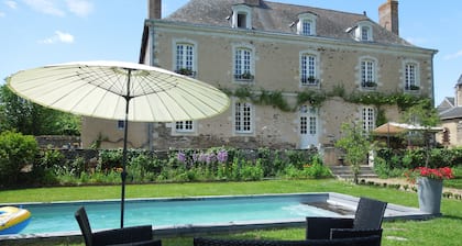bedroom cottage with pool