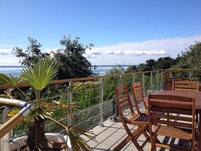 In Crozon peninsula, with stunning views over the bay of Douarnenez