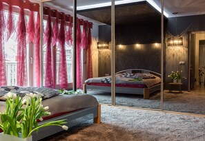 8 bedrooms, iron/ironing board, WiFi, bed sheets