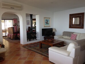 TV, fireplace, DVD player, table tennis - Casa Valderrama - Beautiful Spacious Villa With Private Pool And Hot Tub.  (La Herradura)
