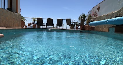 Hermosa villa espaciosa con piscina privada y bañera de hidromasaje grande