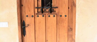 Casa Abuela Tina, spacious with cobblestone patio, source of spring water