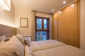 3 Schlafzimmer, Schreibtisch, Bügeleisen/Bügelbrett, kostenloses WLAN