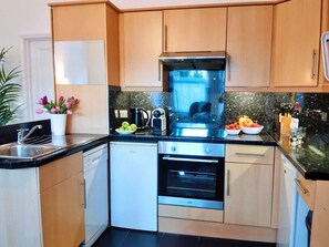 Fridge, microwave, oven, stovetop - Victoria Apartment- Super comfy super-king bed (Shanklin)