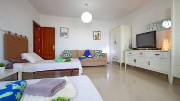 3 bedrooms, in-room safe, iron/ironing board, WiFi