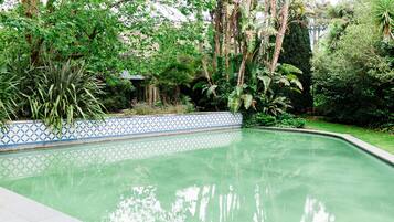 Alberca techada y alberca climatizada