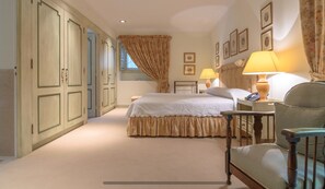 3 bedrooms, iron/ironing board, WiFi, bed sheets - Mystical and Charming Villa in Sintra (São Pedro de Penaferrim, Sintra)