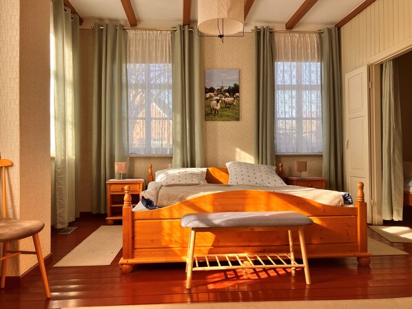 1 bedroom, iron/ironing board, travel crib, WiFi