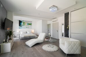 4 bedrooms, in-room safe, iron/ironing board, WiFi
