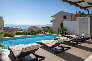 Outdoor pool, a heated pool - Luxury villa Palladium in the center with * heated pool, * penthouse and * whirlp. (Makarska)