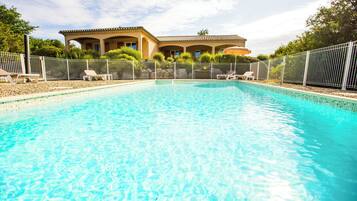 Piscine extérieure