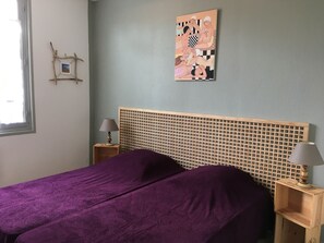 1 bedroom, iron/ironing board, travel cot