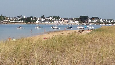 Magnificent longère with wooded grounds, a stone's throw from the ocean - 4 beds, 6 pers