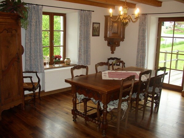 Dining - Cottage LA PARRIERE located in the Vosges, Abbeys Country (Le Saulcy)