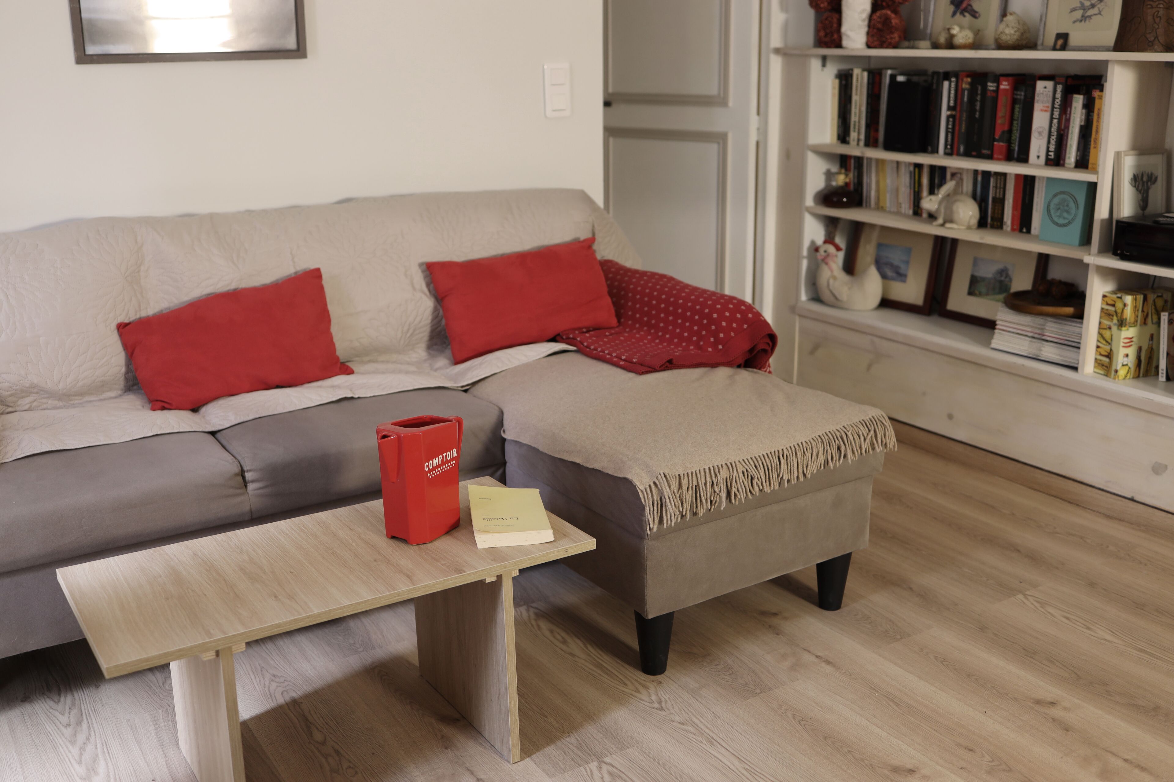 Fernseher, Bücher, Stereoanlage, Arbeitsbereiche