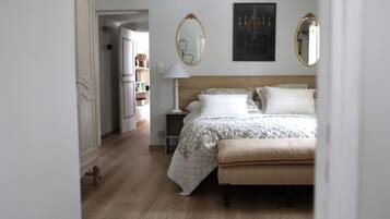 2 Schlafzimmer, Schreibtisch, BĂŒgeleisen/BĂŒgelbrett, kostenloses WLAN