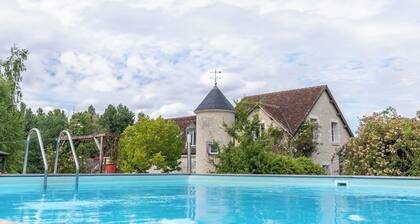 Le Clos de la Bodice holiday cottage for 12-15 people, 7 bedrooms, with Jacuzzi