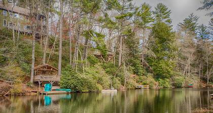 Mirror Lake Red Door Guest sur Mirror Lake et Ă 2 km de la rue principale!