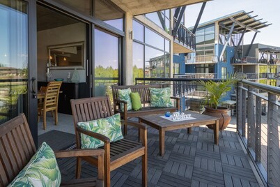 Luxury Coeur D’ Alene Condo, steps from the Spokane River and Centennial Trail. 