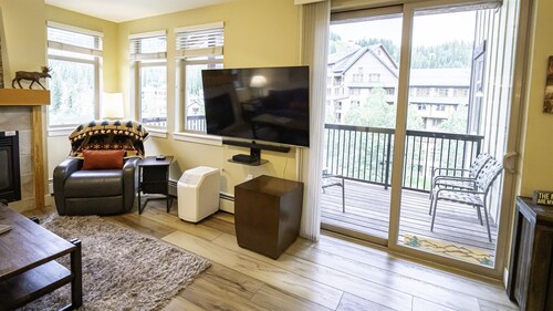 Fantastic front corner 2bd condo Base Winter Park