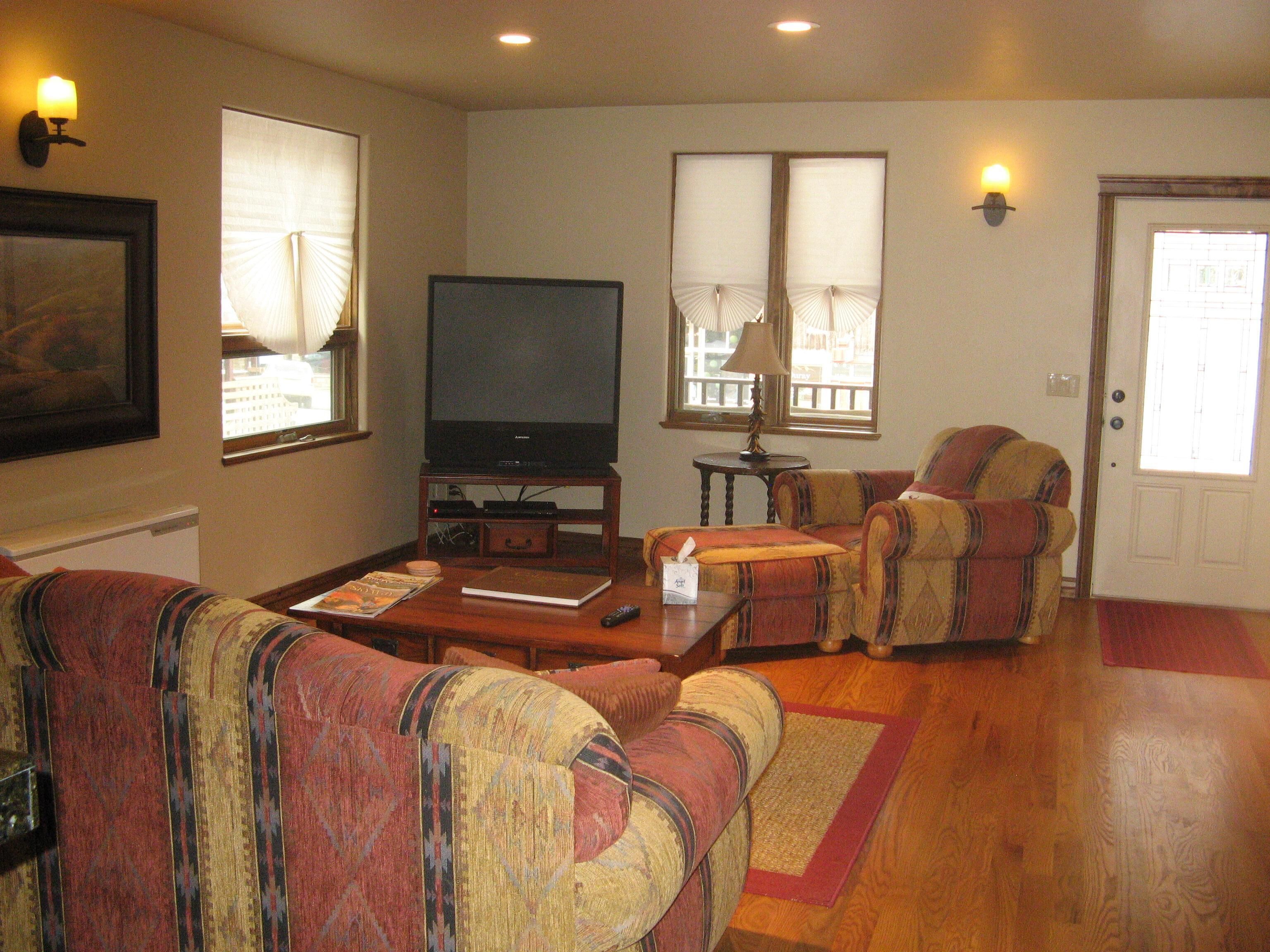 Downtown Ouray-  Located On Main St. Mountain Views, Close To Main St. Shops