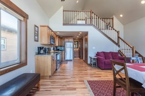 Smart TV, books - Going to the Sun Chalet B (West Glacier)